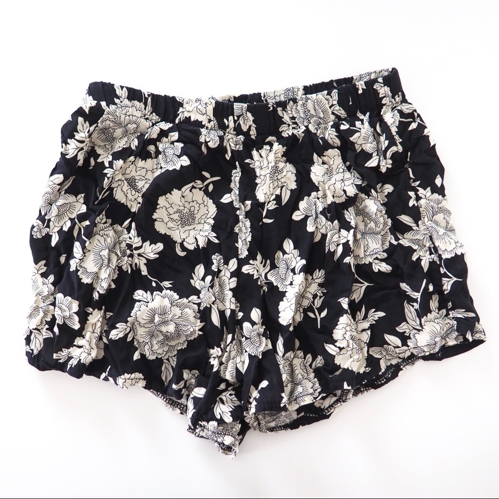 BRANDY MELVILLE Floral Print Shorts